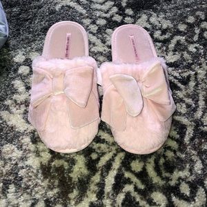 NWT bow slippers size medium 7/8